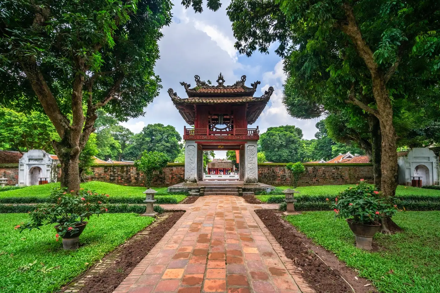 Van Mieu Quoc Tu Giam 1